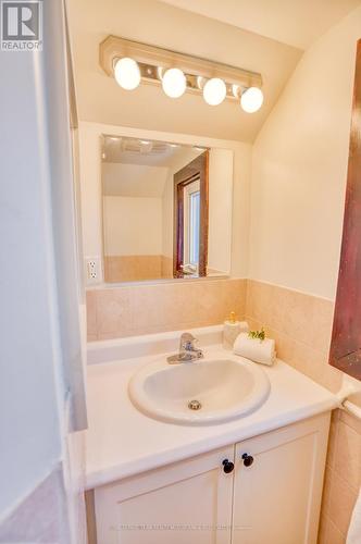 64 Fulton Avenue, Ottawa, ON - Indoor Photo Showing Bathroom