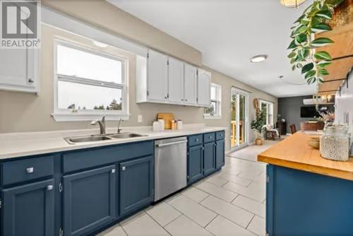 8554 Peggys Cove Road, Indian Harbour, NS - Indoor Photo Showing Kitchen With Double Sink