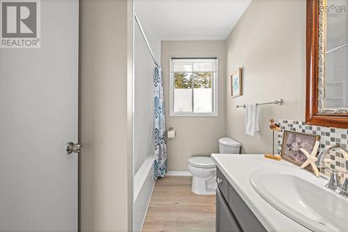 8554 Peggys Cove Road, Indian Harbour, NS - Indoor Photo Showing Bathroom