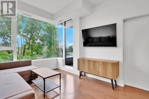 314 - 101 Richmond Road, Ottawa, ON - Indoor Photo Showing Living Room