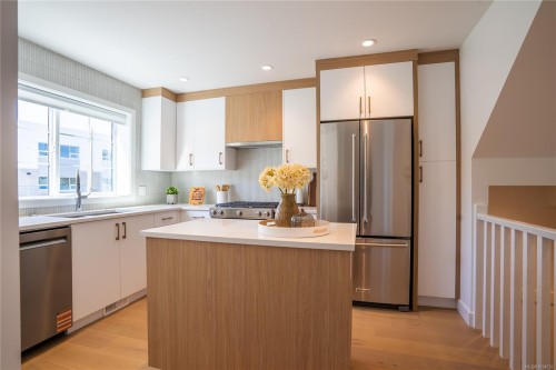 U3-3907 Cedar Hill Rd, Saanich, BC 