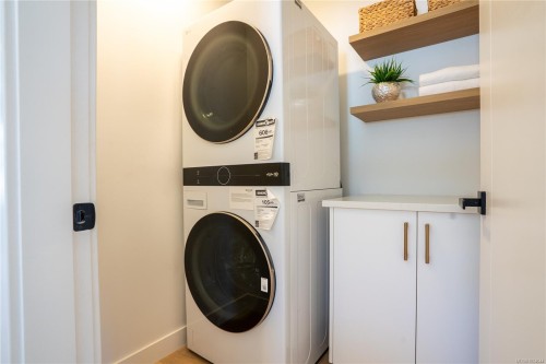 U5-3907 Cedar Hill Rd, Saanich, BC 