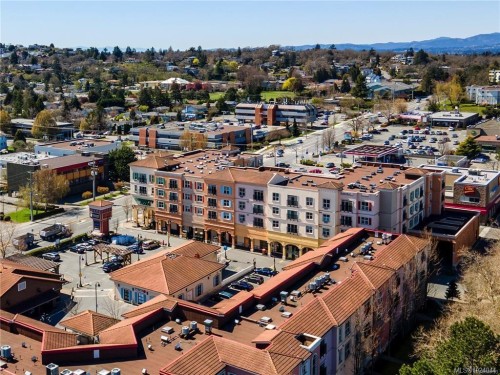 U5-3907 Cedar Hill Rd, Saanich, BC 