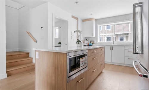 U10-3907 Cedar Hill Rd, Saanich, BC 