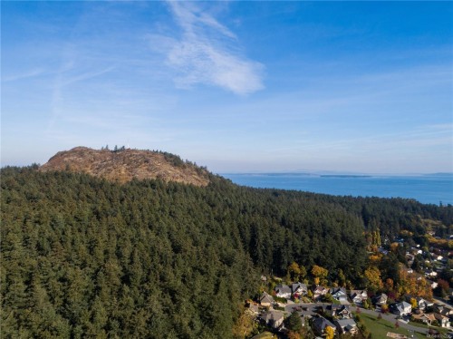 U12-3907 Cedar Hill Rd, Saanich, BC 