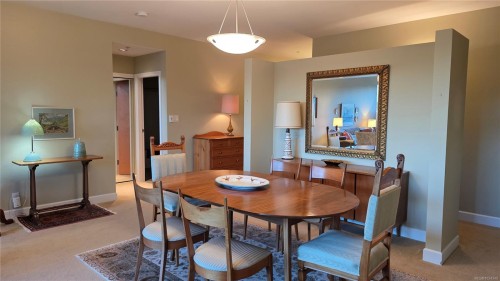 108-5329 Cordova Bay Rd, Saanich, BC - Indoor Photo Showing Dining Room