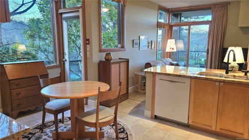 108-5329 Cordova Bay Rd, Saanich, BC - Indoor Photo Showing Other Room