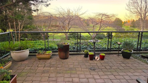 108-5329 Cordova Bay Rd, Saanich, BC - Outdoor