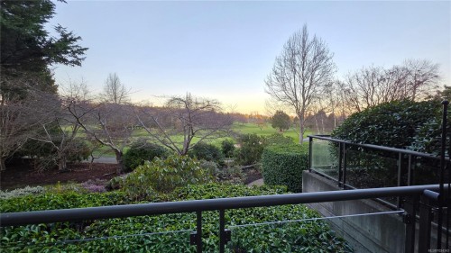 108-5329 Cordova Bay Rd, Saanich, BC - Outdoor