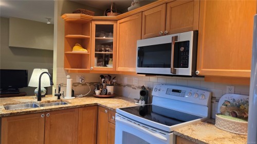 108-5329 Cordova Bay Rd, Saanich, BC - Indoor Photo Showing Kitchen With Double Sink