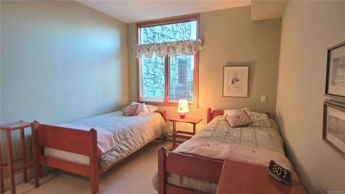 108-5329 Cordova Bay Rd, Saanich, BC - Indoor Photo Showing Bedroom