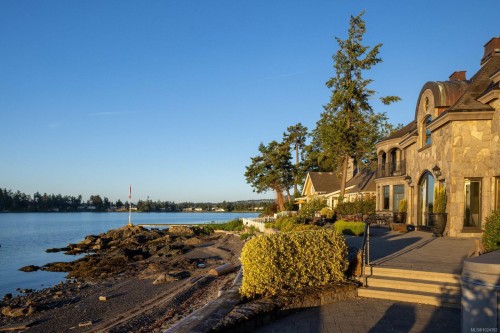 10493 Allbay Rd, Sidney, BC 