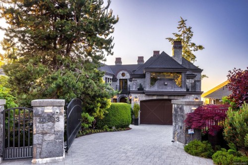 10493 Allbay Rd, Sidney, BC 