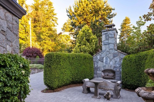 10493 Allbay Rd, Sidney, BC 