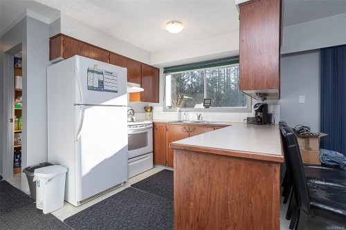 2139 Hemer Rd, Nanaimo, BC 