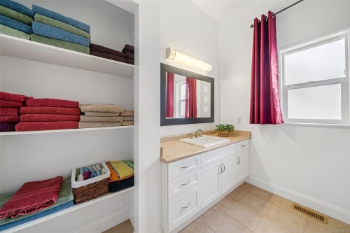 279 Castley Hts, Lake Cowichan, BC 