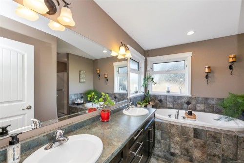 2510 Boompond Rd, Mill Bay, BC 