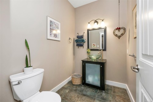 2510 Boompond Rd, Mill Bay, BC 