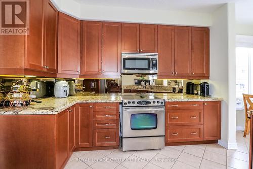 79 Sovereign'S Gate, Barrie, ON - Indoor Photo Showing Kitchen