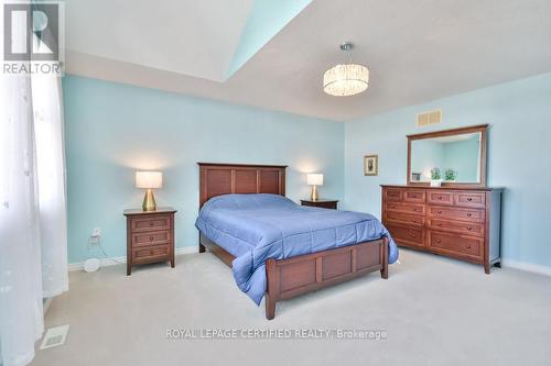 79 Sovereign'S Gate, Barrie, ON - Indoor Photo Showing Bedroom