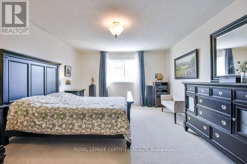 79 Sovereign'S Gate, Barrie, ON - Indoor Photo Showing Bedroom