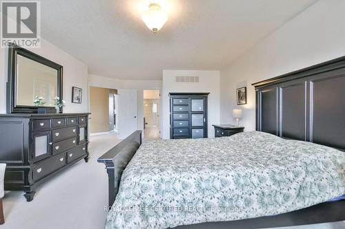 79 Sovereign'S Gate, Barrie, ON - Indoor Photo Showing Bedroom