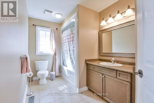 79 Sovereign'S Gate, Barrie, ON - Indoor Photo Showing Bathroom
