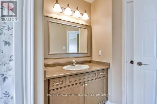 79 Sovereign'S Gate, Barrie, ON - Indoor Photo Showing Bathroom