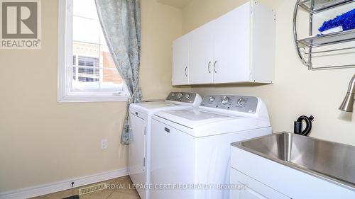 79 Sovereign'S Gate, Barrie, ON - Indoor Photo Showing Laundry Room