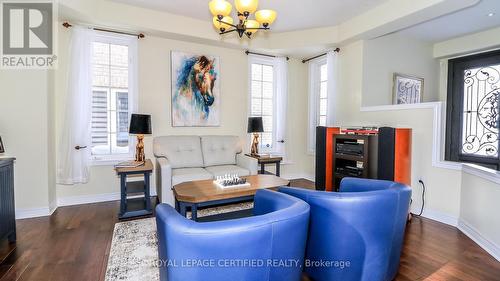 79 Sovereign'S Gate, Barrie, ON - Indoor Photo Showing Other Room