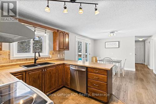 282848 Normanby-Bentinck Townline, West Grey, ON - Indoor Photo Showing Kitchen With Double Sink