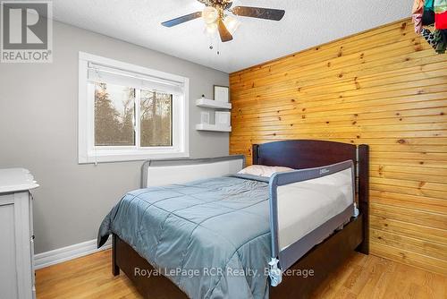282848 Normanby-Bentinck Townline, West Grey, ON - Indoor Photo Showing Bedroom