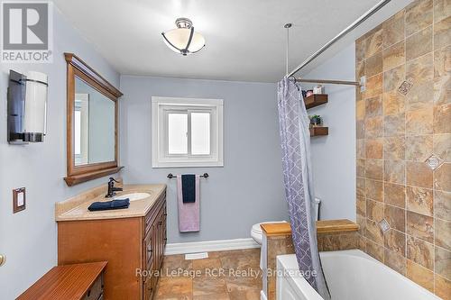 282848 Normanby-Bentinck Townline, West Grey, ON - Indoor Photo Showing Bathroom