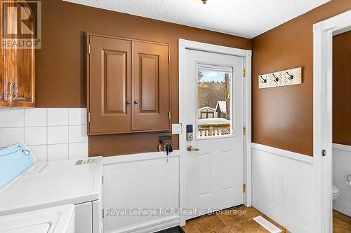 282848 Normanby-Bentinck Townline, West Grey, ON - Indoor Photo Showing Laundry Room