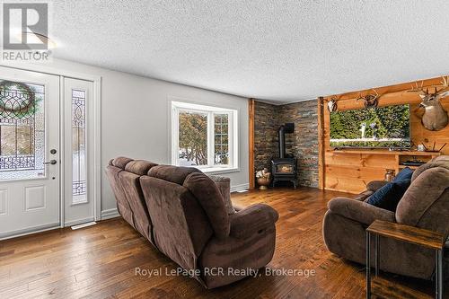 282848 Normanby-Bentinck Townline, West Grey, ON - Indoor Photo Showing Living Room With Fireplace