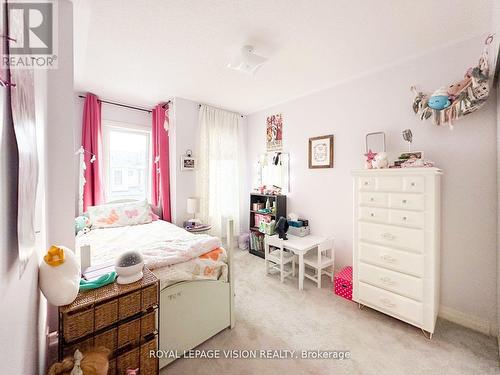 74 Caspian Square, Clarington, ON - Indoor Photo Showing Bedroom