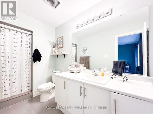 74 Caspian Square, Clarington, ON - Indoor Photo Showing Bathroom