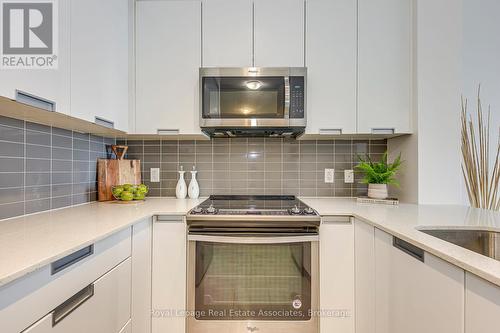 1416 - 5033 Four Springs Avenue, Mississauga, ON - Indoor Photo Showing Kitchen