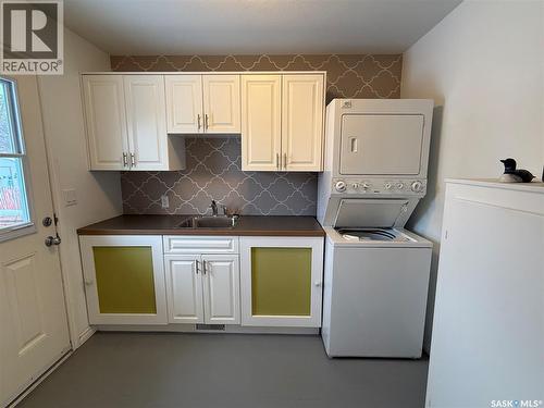 130 2Nd Avenue Se, Eston, SK - Indoor Photo Showing Laundry Room