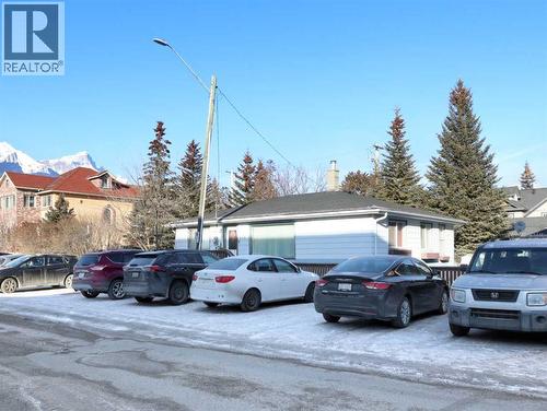 906 Main Street, Canmore, AB - Outdoor