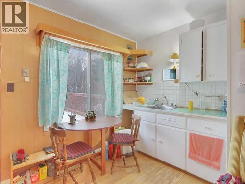 906 Main Street, Canmore, AB - Indoor