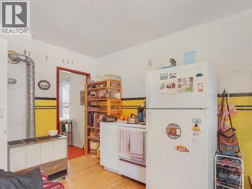 906 Main Street, Canmore, AB - Indoor