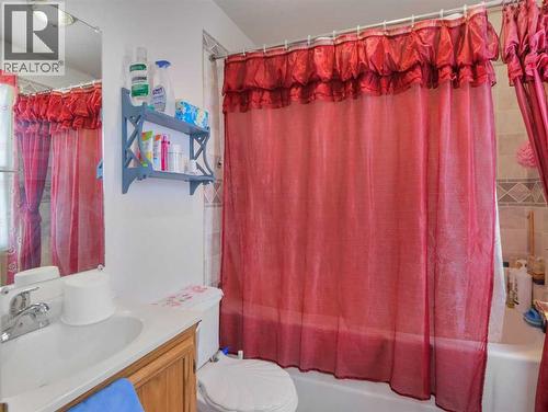 906 Main Street, Canmore, AB - Indoor Photo Showing Bathroom