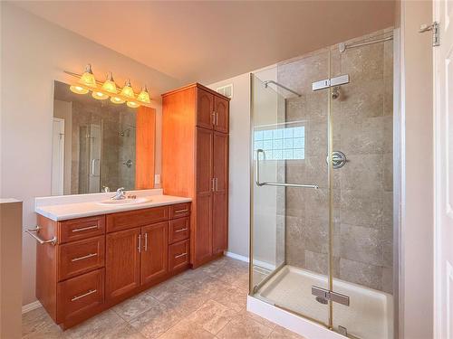 19 Hawthorn Crescent, Brandon, MB - Indoor Photo Showing Bathroom