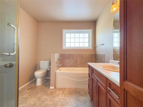 19 Hawthorn Crescent, Brandon, MB - Indoor Photo Showing Bathroom