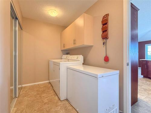 19 Hawthorn Crescent, Brandon, MB - Indoor Photo Showing Laundry Room