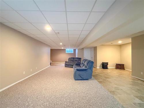 19 Hawthorn Crescent, Brandon, MB - Indoor