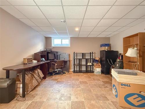 19 Hawthorn Crescent, Brandon, MB - Indoor
