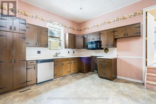 9038 County Rd 91 Road, Clearview, ON - Indoor Photo Showing Kitchen