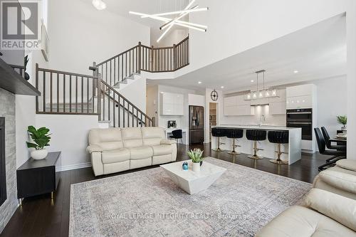 605 Enclave Lane, Clarence-Rockland, ON - Indoor Photo Showing Living Room